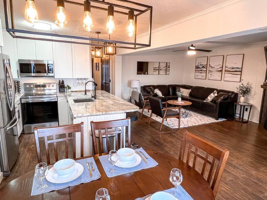202D Summit - COMPLETELY Remodeled Modern Condo in Summit! Snowshoe Exterior foto