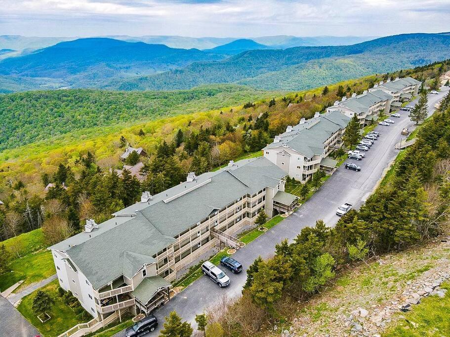 202D Summit - COMPLETELY Remodeled Modern Condo in Summit! Snowshoe Exterior foto